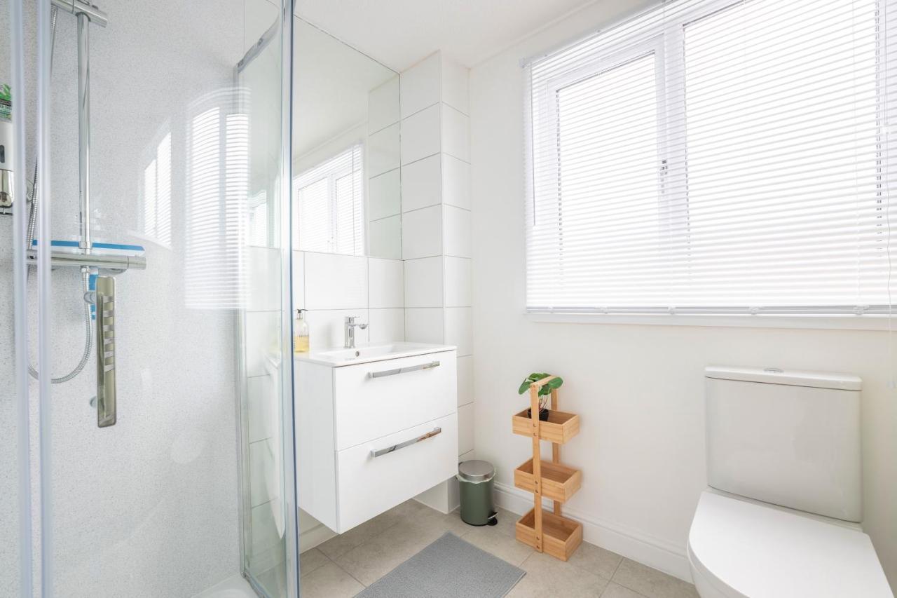 Elegant Home Mod Kitchen, Fast Wi-Fi, Free Parking Carrickfergus Esterno foto
