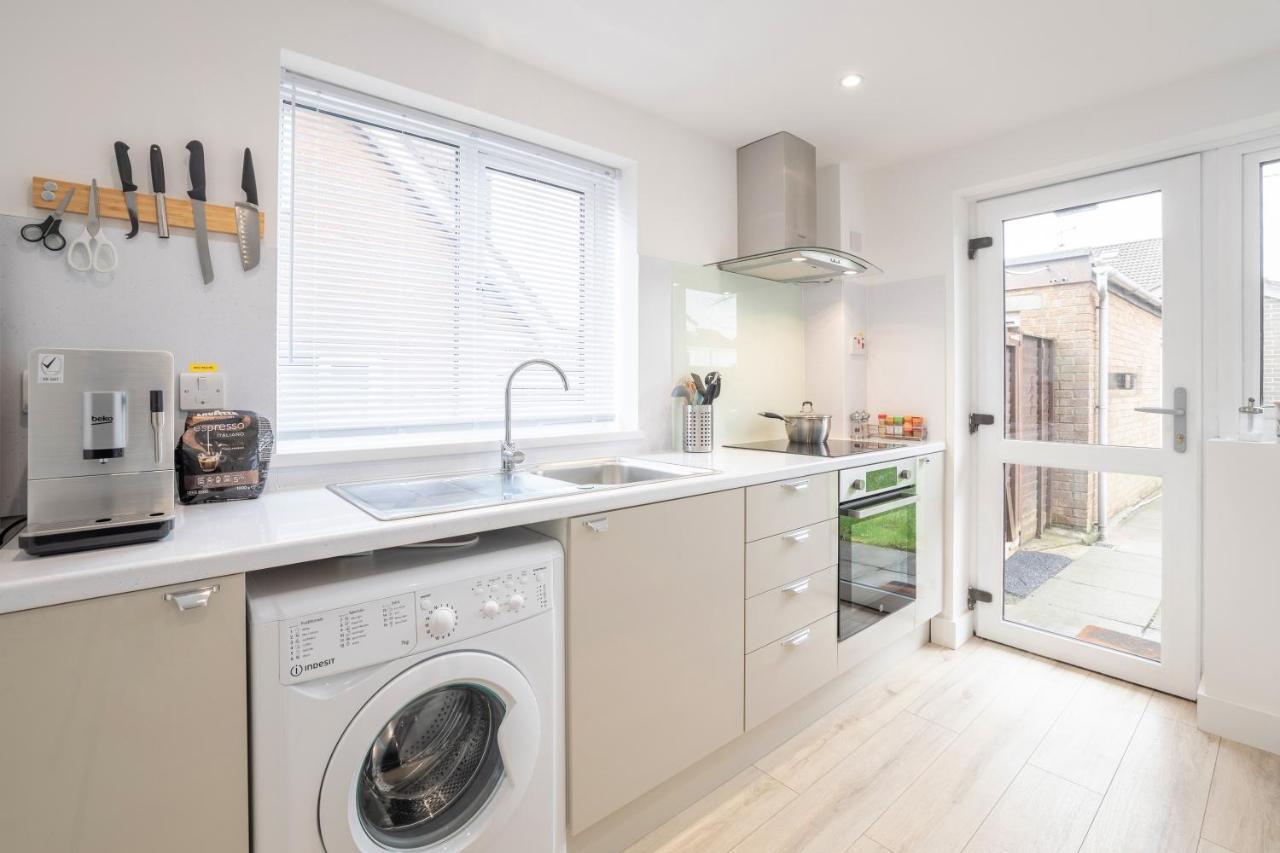 Elegant Home Mod Kitchen, Fast Wi-Fi, Free Parking Carrickfergus Esterno foto