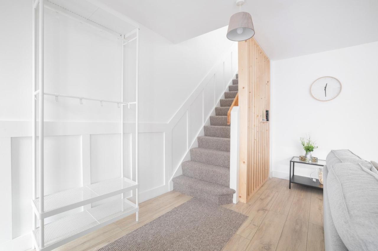 Elegant Home Mod Kitchen, Fast Wi-Fi, Free Parking Carrickfergus Esterno foto