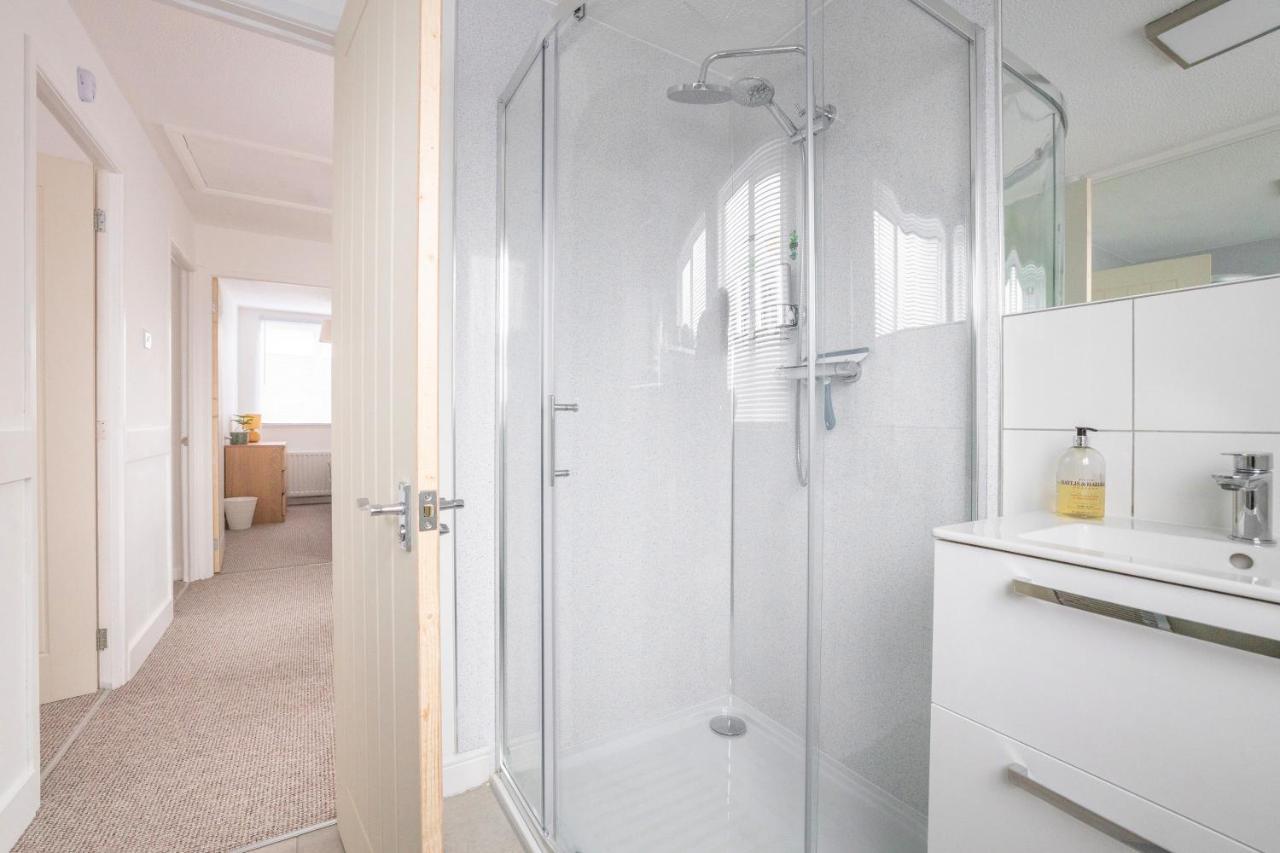 Elegant Home Mod Kitchen, Fast Wi-Fi, Free Parking Carrickfergus Esterno foto