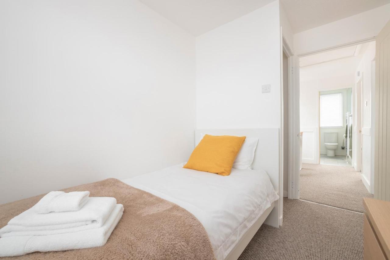 Elegant Home Mod Kitchen, Fast Wi-Fi, Free Parking Carrickfergus Esterno foto