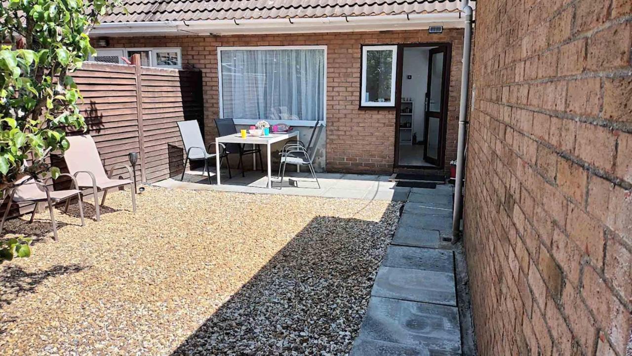 Elegant Home Mod Kitchen, Fast Wi-Fi, Free Parking Carrickfergus Esterno foto